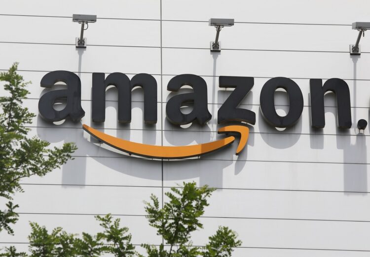 Amazonレビューは便利だが……（時事通信フォト）