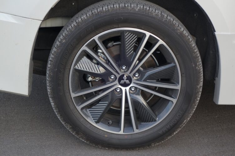 タイヤは横浜ゴムのSUV用オンロードモデル「ジオランダーSUV」でサイズは十分（デリカD:5）