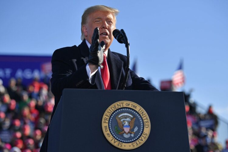 法廷闘争に持ち込む構えのトランプ現大統領だが…(AFP=時事通信フォト)