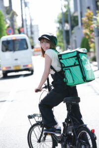 美人すぎるUber Eats配達員・堀みづき