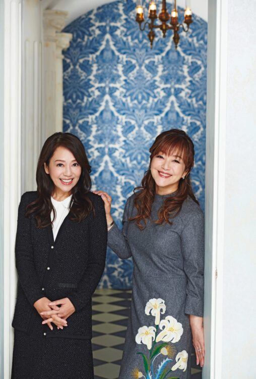 岩崎宏美（右）と岩崎良美の姉妹がデビューからを振り返る