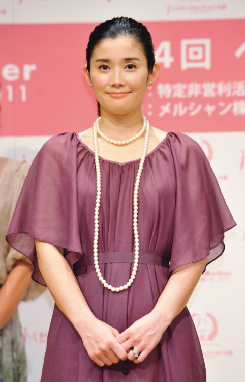 石田ひかりは「娘たちには自然というものを日常的に感じていてもらいたい」と鎌倉に移住（時事通信フォト）