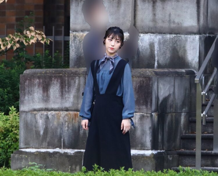 小顔な美貌も人気の浜辺美波に交際報道が出た（写真は昨年11月）