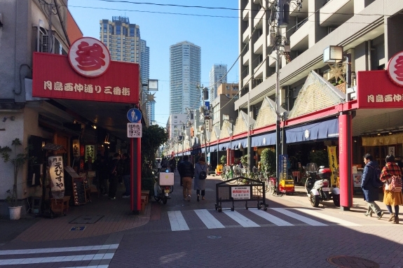 古くからもんじゃ焼き店が軒を連ねる月島