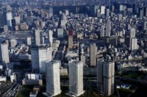 タワマンが林立する晴海、月島の街並み(時事通信フォト)