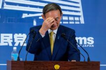 菅首相と小池都知事は“密”に対策をとろうとしている(時事通信フォト)