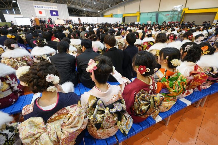 年々イベント色も強くなる成人式(時事通信フォト)