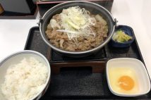 吉野家『牛すき鍋膳』と松屋『牛鍋膳』 食べ比べて分かった方向性の違い