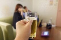 「すーいすーい」とカラオケでコール飲みも　コロナ禍の学生飲み会事情