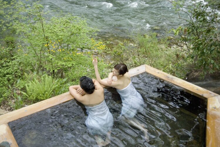 温泉旅館や銭湯も（写真／Getty Images）