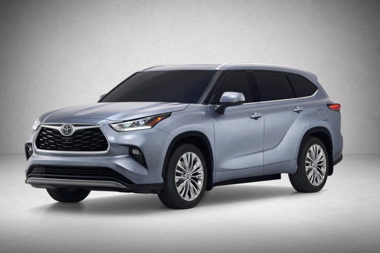 クラウンSUVのベースになるのではと囁かれている3列シートSUV「ハイランダー」