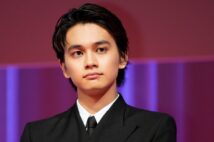 ボーカルの北村匠海は俳優として大ブレイク中（時事通信フォト）