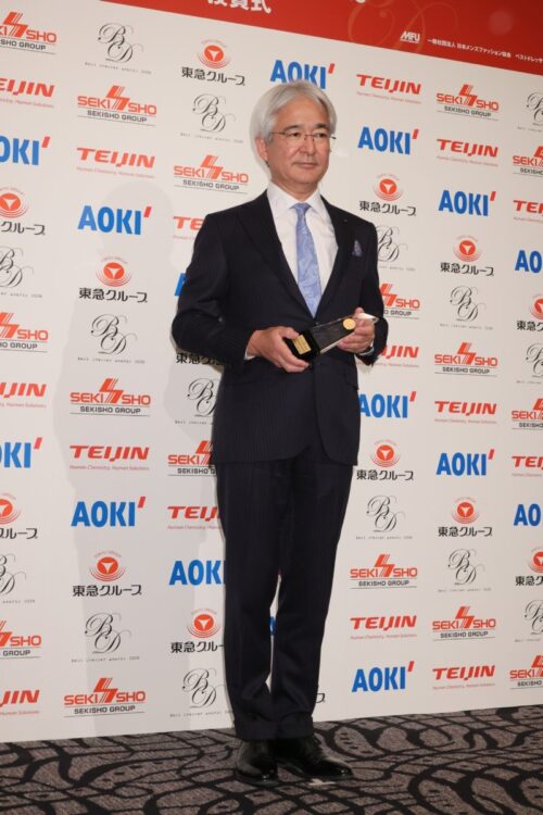 政治・経済部門を受賞した伊藤忠商事代表取締役社長COO・鈴木善久氏