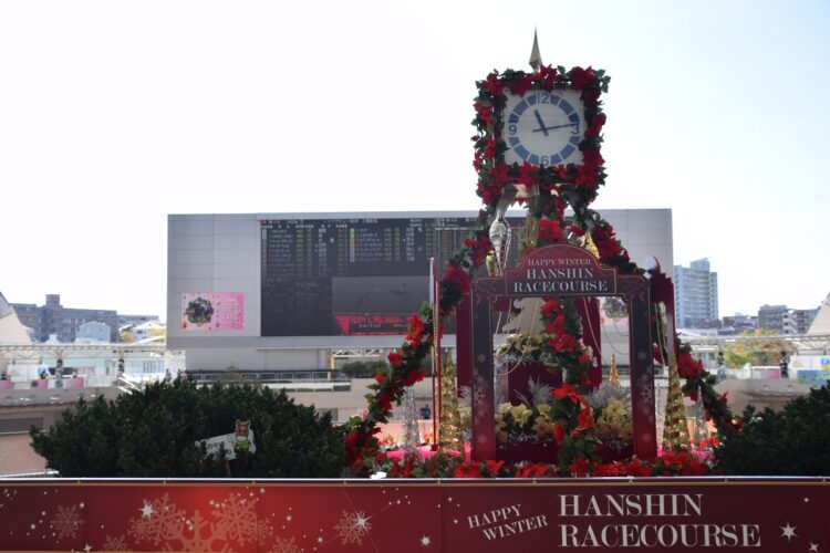 舞台は阪神競馬場