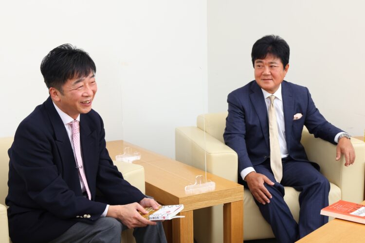 紅白の裏も表も知る堀尾正明さん（右）、合田道人（左）さんが語りつくす