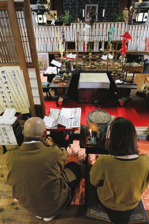 正月1日～3日に御護摩修行が行なわれる