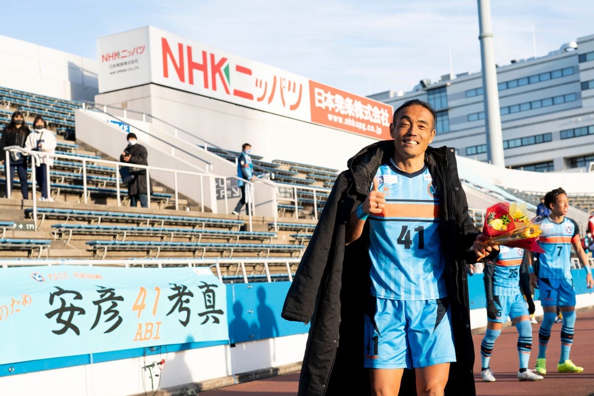 おっさんjリーガー 引退試合後に 格闘家転身 宣言の真意 Newsポストセブン おっさんjリーガー 引退試合後に 格闘家転身 宣言の真意 Newsポストセブン