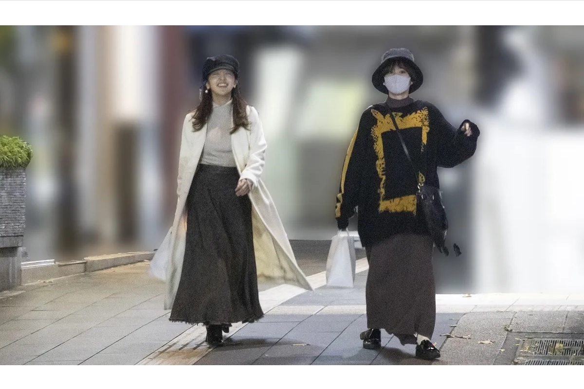 AKB48前田敦子板野友美他ブルーポスター