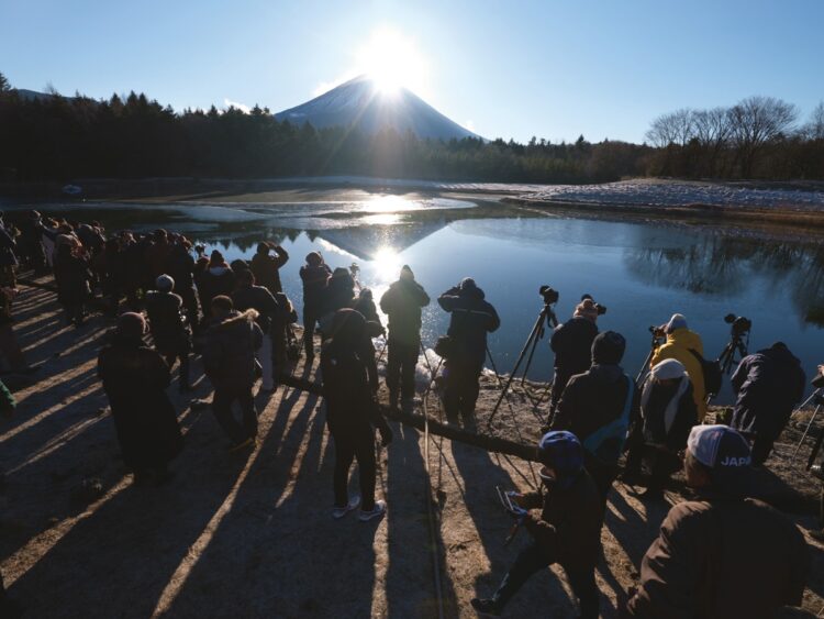 毎冬、写真愛好家が集まるダイヤモンド富士撮影スポット