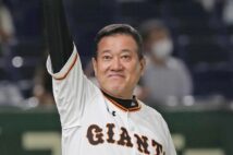 観客上限は撤廃されたものの発声は禁止されている（巨人・原辰徳監督。時事通信フォト）