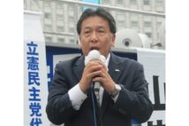 菅首相の支持率低下は総選挙にどう影響するか（時事通信フォト）