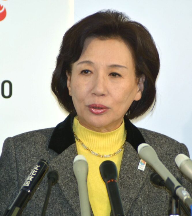 推進力はあったが、身内からの人望を失って失脚した田中真紀子氏（時事）