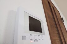 別に部屋が汚いわけじゃないけど… 家に人を招き入れるのが苦手な人たちの本音