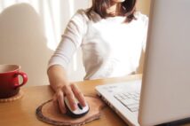 支払う気もないのにオークションで落札…、罪に問われる可能性は?