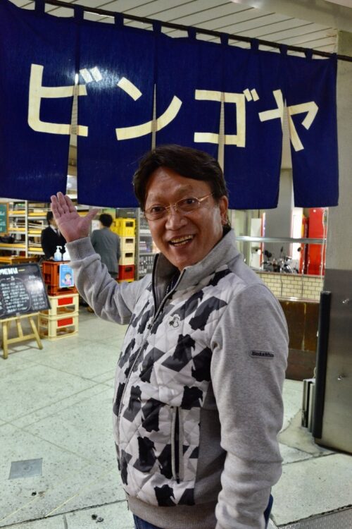 「お客さまから学ぶことも多い。この商売、人との出会いが大切ですね」と3代目店主の渡邊剛さん
