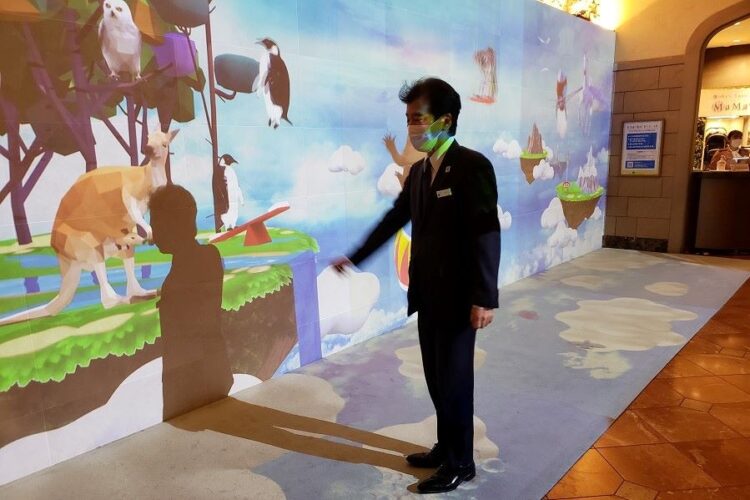 ロビーに設置したプロジェクションマッピング（オリエンタルホテル東京ベイ）