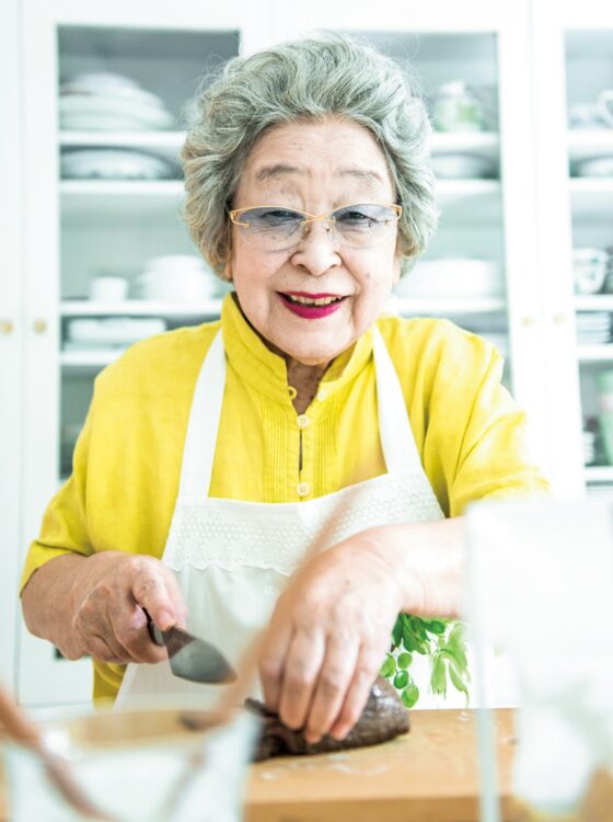 家庭料理の大切さを教えてくれた鈴木登紀子さん（撮影／近藤篤）