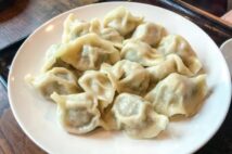 水餃子、サラダ、にしん… 世界各地で食べられる正月の開運料理