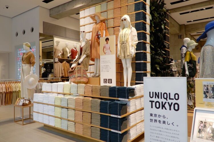 昨年、東京・銀座にオープンしたユニクロの旗艦店（時事通信フォト）