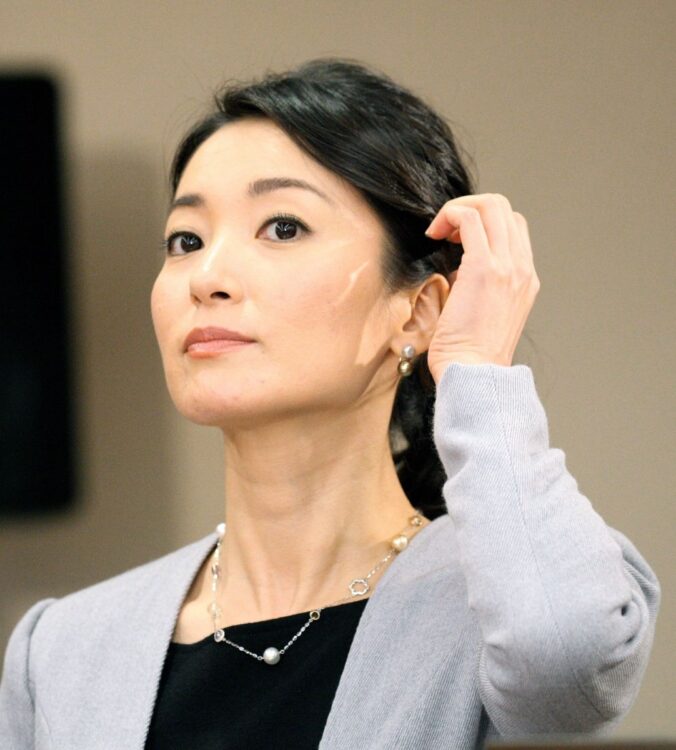 大人気 大江麻理子アナが マスク着用 で挑むニュース戦争 Newsポストセブン