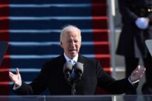 連帯を呼びかけたバイデン氏の就任演説だったが(AFP=時事)