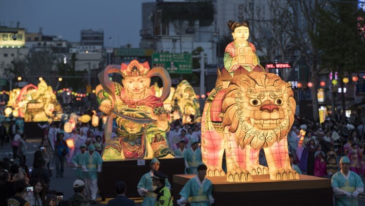 ユネスコ遺産登録の韓国祭 燃灯会に 青森ねぶた祭のパクリ 疑惑 Newsポストセブン