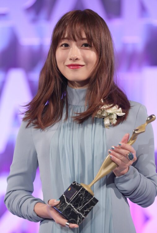 石原さとみの夫は大手外資系金融マンで「年収5000万円」とも報じられた（時事通信フォト）