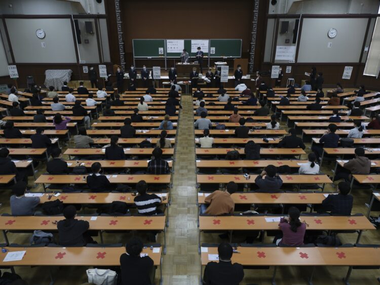 大学入試センター試験の後継として、今年1月、初の大学入試共通テストが行われた（写真／共同通信社）