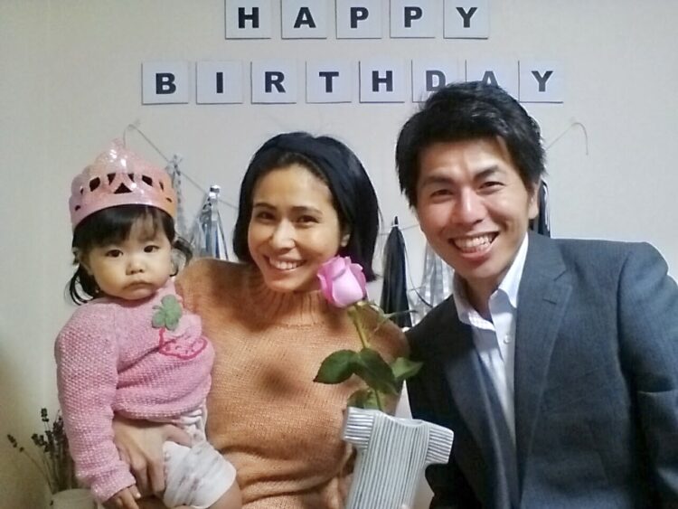 莉子ちゃん１才のお誕生日。毎年年の数だけバラの花を贈っていた。