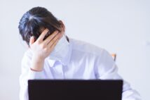 簡単にできるストレス解消法 左こぶしを握る おでこをタップ Newsポストセブン 簡単にできるストレス解消法 左こぶしを握る おでこをタップ Newsポストセブン
