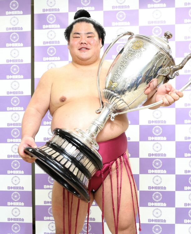 四股名の「栄」は出身高校が由来（時事通信フォト）