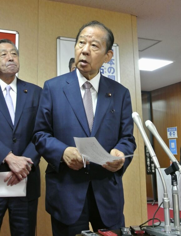 二階幹事長は3人に離党勧告をした（写真／共同通信社）