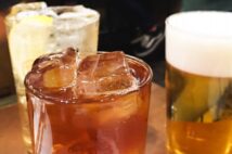 令和でも「飲みニケーション」は大事? 飲まないと本音が言えない人たち