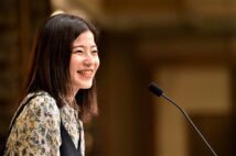 芥川賞の宇佐見りんさん、3番目の若さで受賞 「小説が背骨、全力で書く」