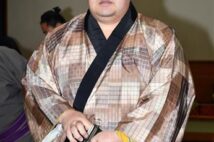鶴竜、曙以来の「出場せずに引退」も… まさかの4場所連続休場、親方が来場所の休場はないと明言