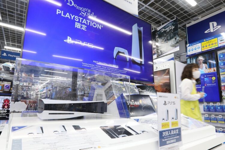 「日本より米国市場を重視している」との批判も出ているソニー「PS5」（時事通信フォト）