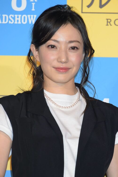 浜辺美波と母娘役を演じる（Getty Images）