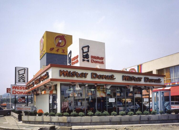 『ミスタードーナツ1号店』は、大阪箕面店で1971年4月2日にオープン