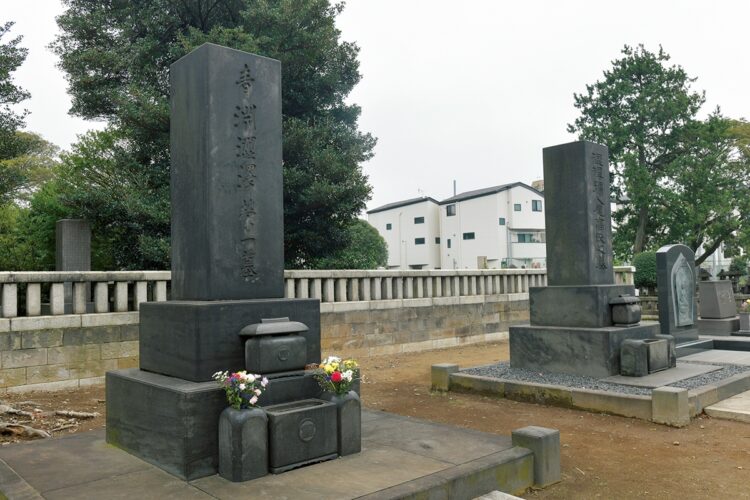 東京都台東区・谷中霊園にある渋沢栄一の墓（写真／時事通信社）