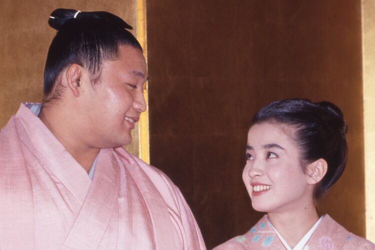 貴乃花と宮沢りえとの婚約発表